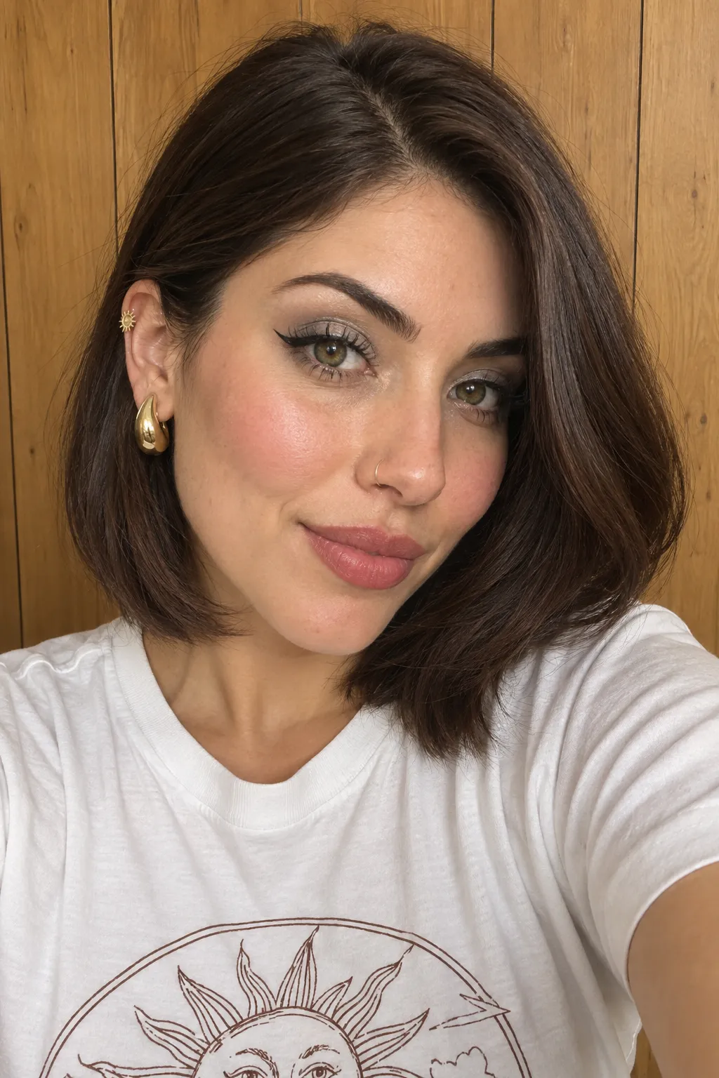 Short chestnut Italian bob with a rounded silhouette